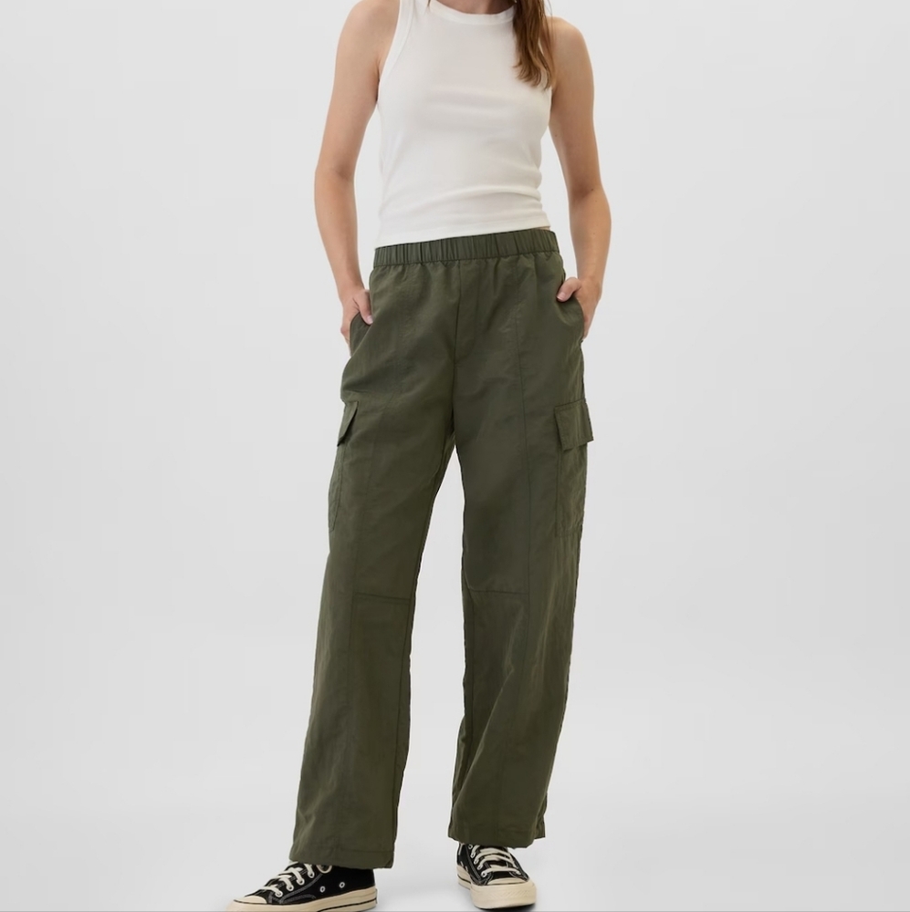 Gap fit Parachute Cargo Pants Size Small